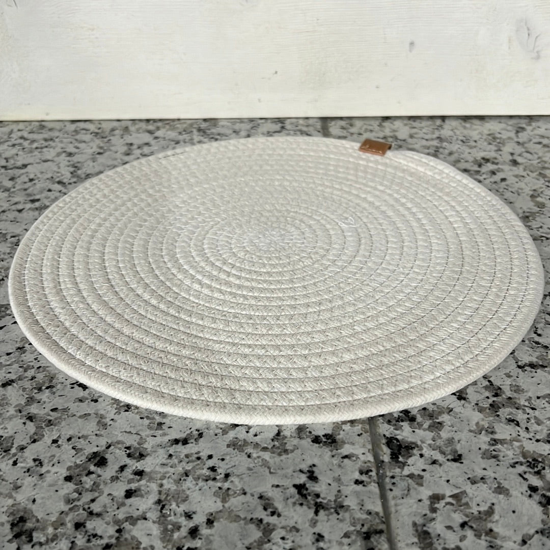 13" Ivory Round Placemat