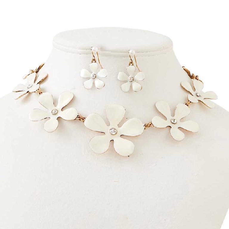 White/Gold Flower Necklace Set