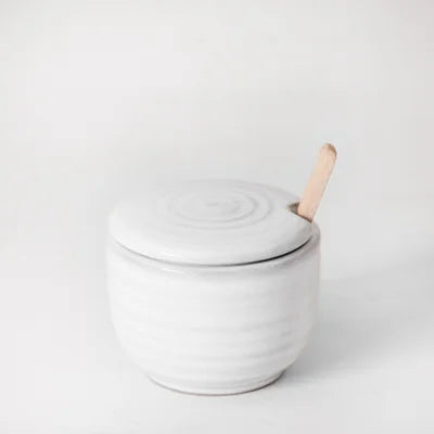 WHITE CERAMIC CUP WITH LID
