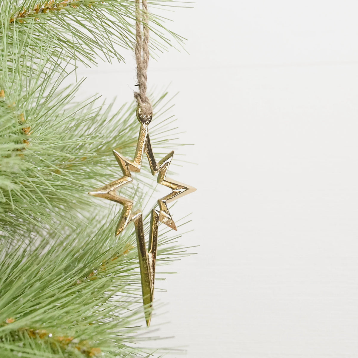 GOLD STAR ORNAMENT