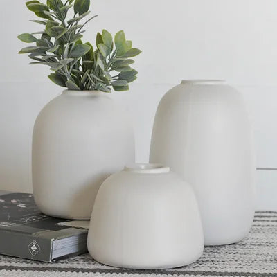 WHITE MATTE BUD VASE